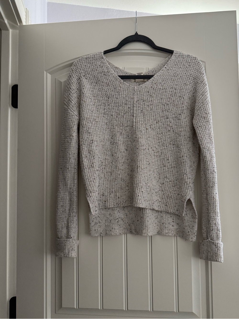 Jessica Simpson Cream Speckled V-Neck Knit Sweater